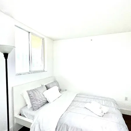 Private Bedroom 1 Block From Downtown Miami Exterior photo