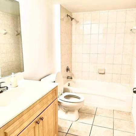 Private Bedroom 1 Block From Downtown Miami Exterior photo