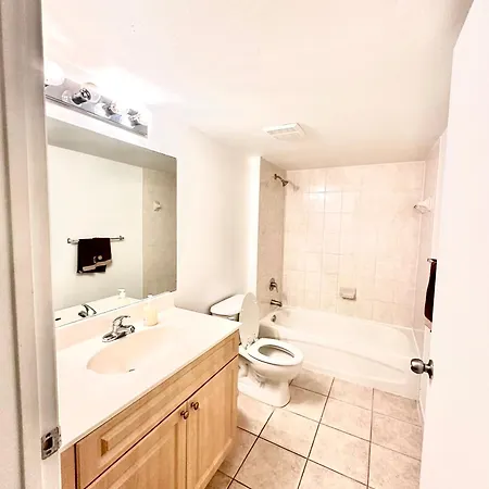 Private Bedroom 1 Block From Downtown Miami Exterior photo