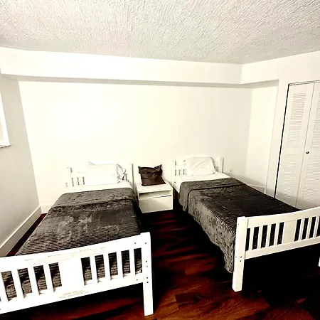 Private Bedroom 1 Block From Downtown Miami Exterior photo