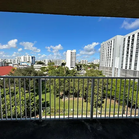Private Bedroom 1 Block From Downtown Miami Exterior photo