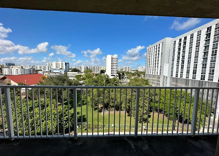 Private Bedroom 1 Block From Downtown Miami