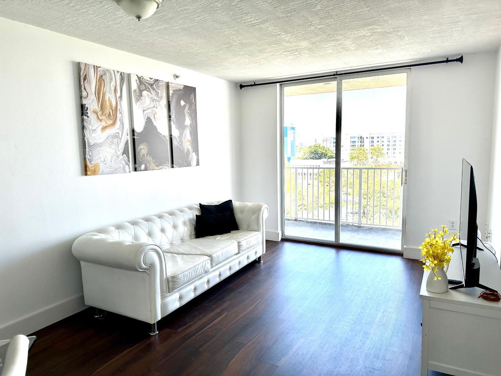 Quarto em Acomodações Particulares Private Bedroom 1 Block From Downtown Miami