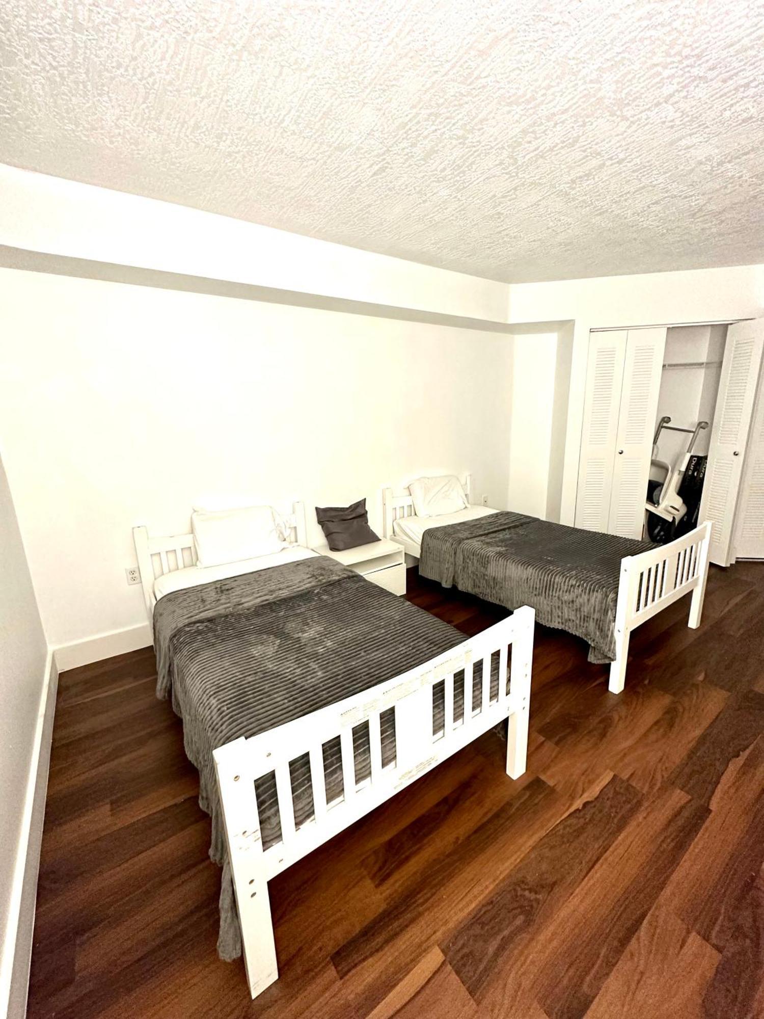 Private Bedroom 1 Block From Downtown Quarto em Acomodações Particulares Miami